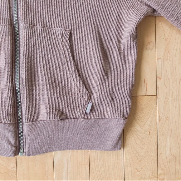 SOLD πΌ Mauve Cropped TNA Zip Up Hoodie π - Picture 4 of 4